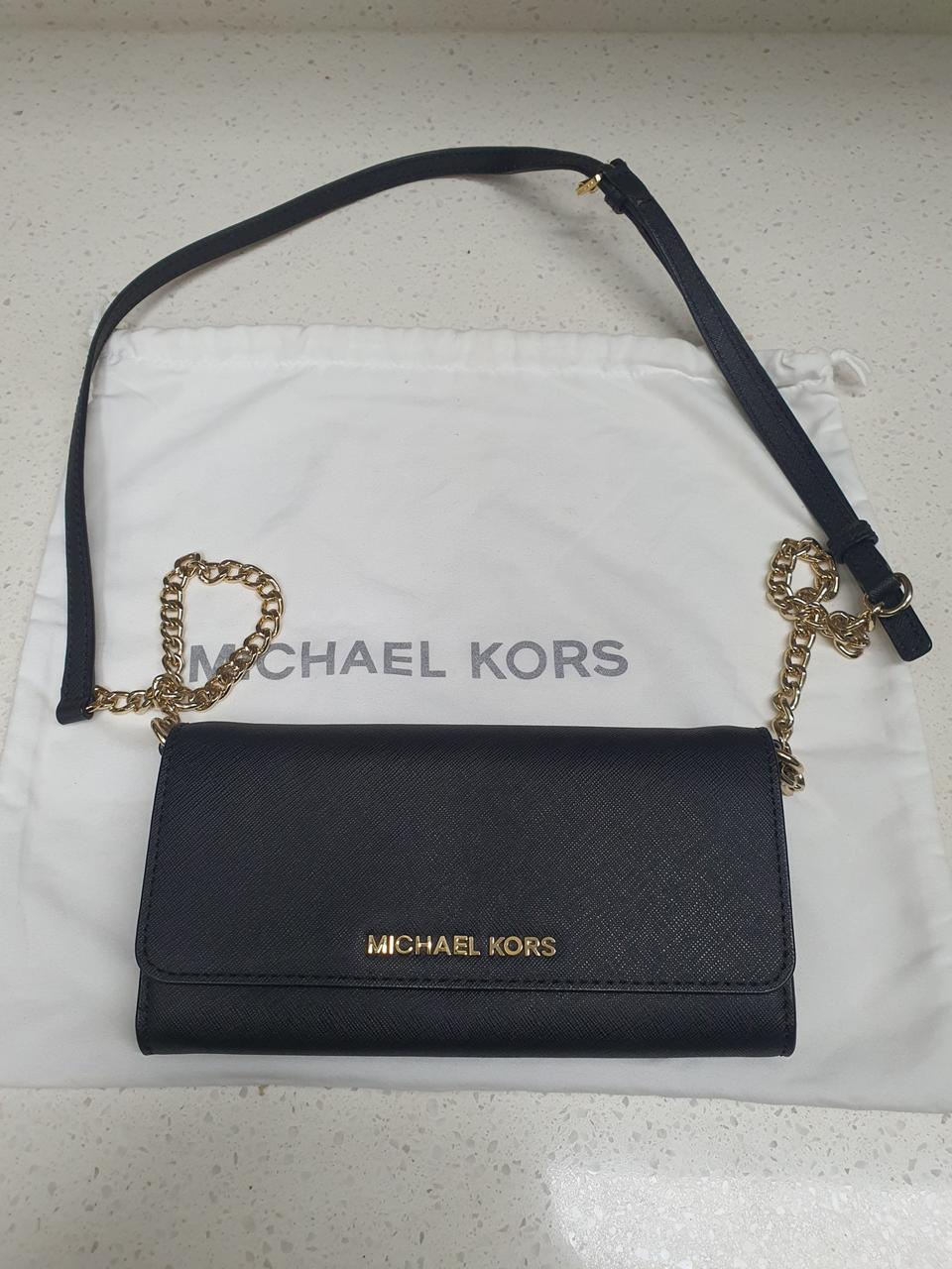 마이클코어스 지갑형.크로스백