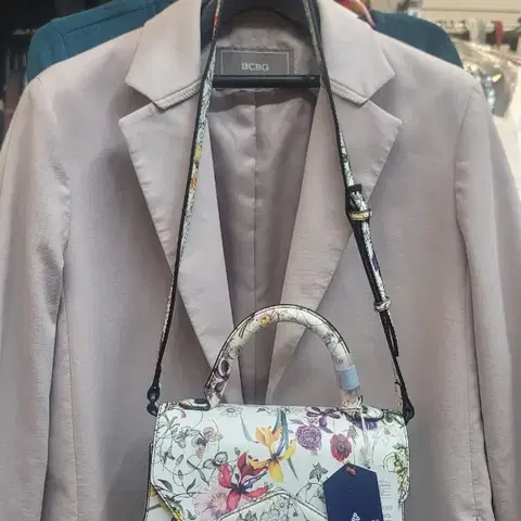 미사용] Finn Esker 플로럴 탑핸들 토트백