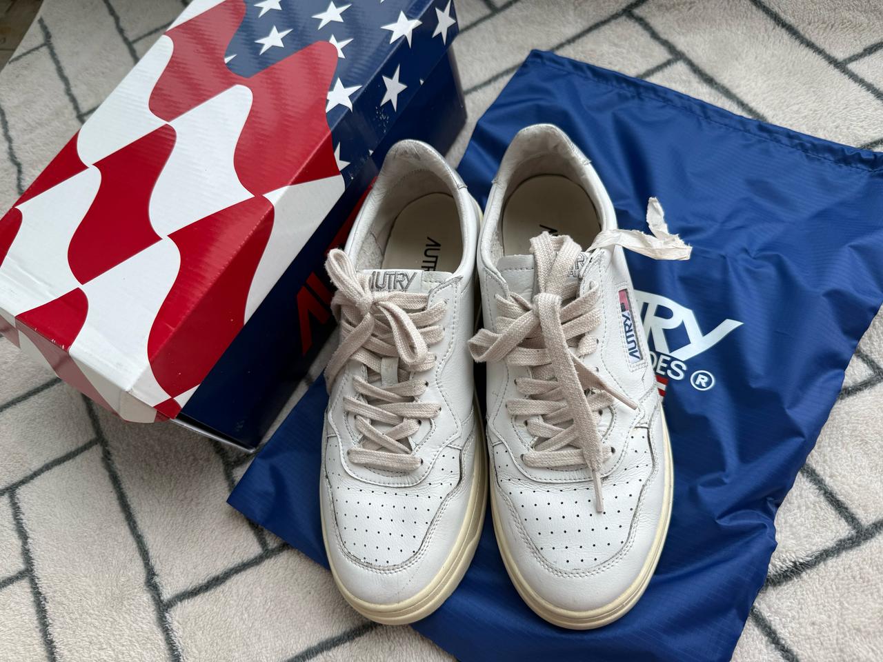 오트리 메달리스트 실버탭 41사이즈