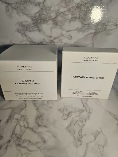 새상품-클라리케 버던트 클렌징 패드 +휴대용 패드 케이스 2028. 01