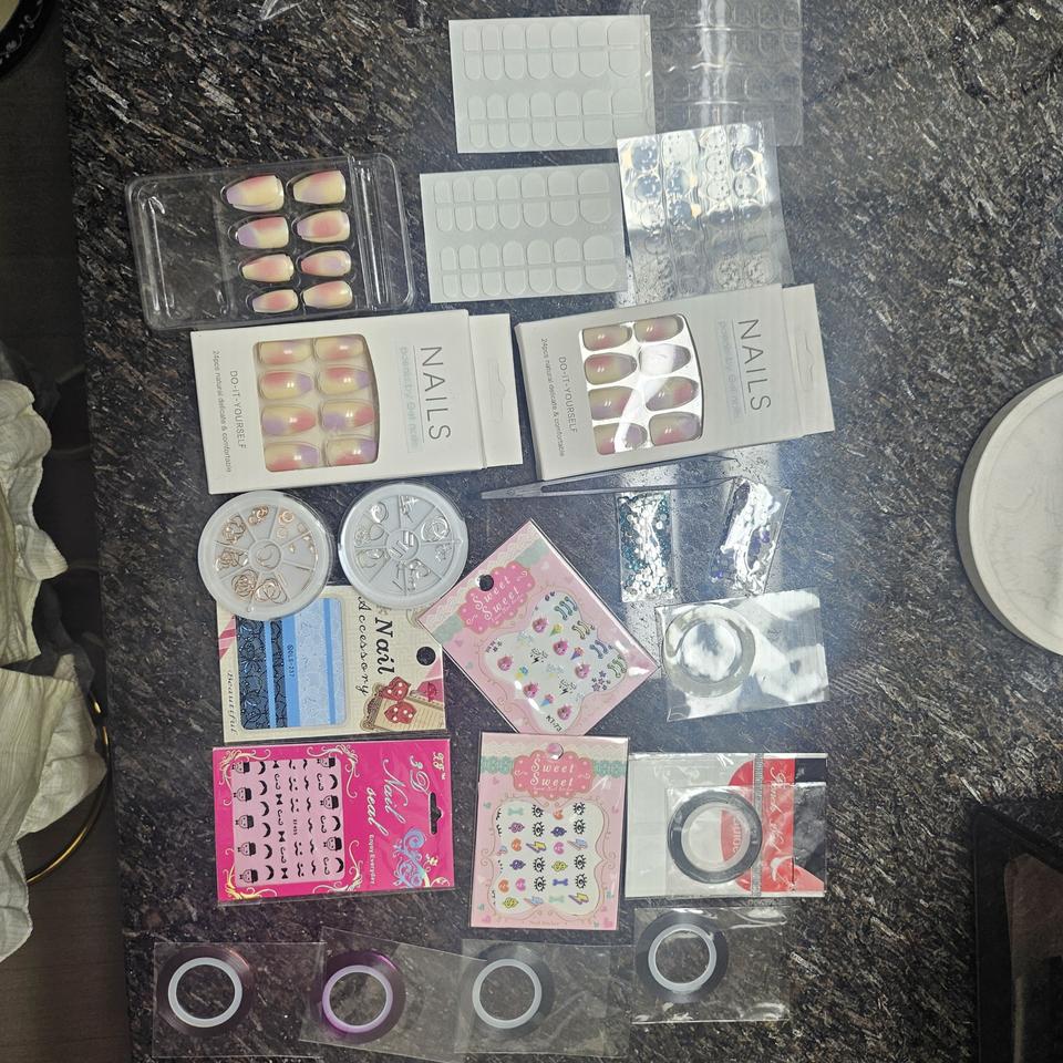 네일팁.파츠.스티커 판매