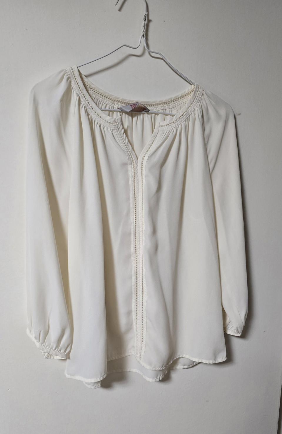8세컨즈 아이보리 블라우스 S . m