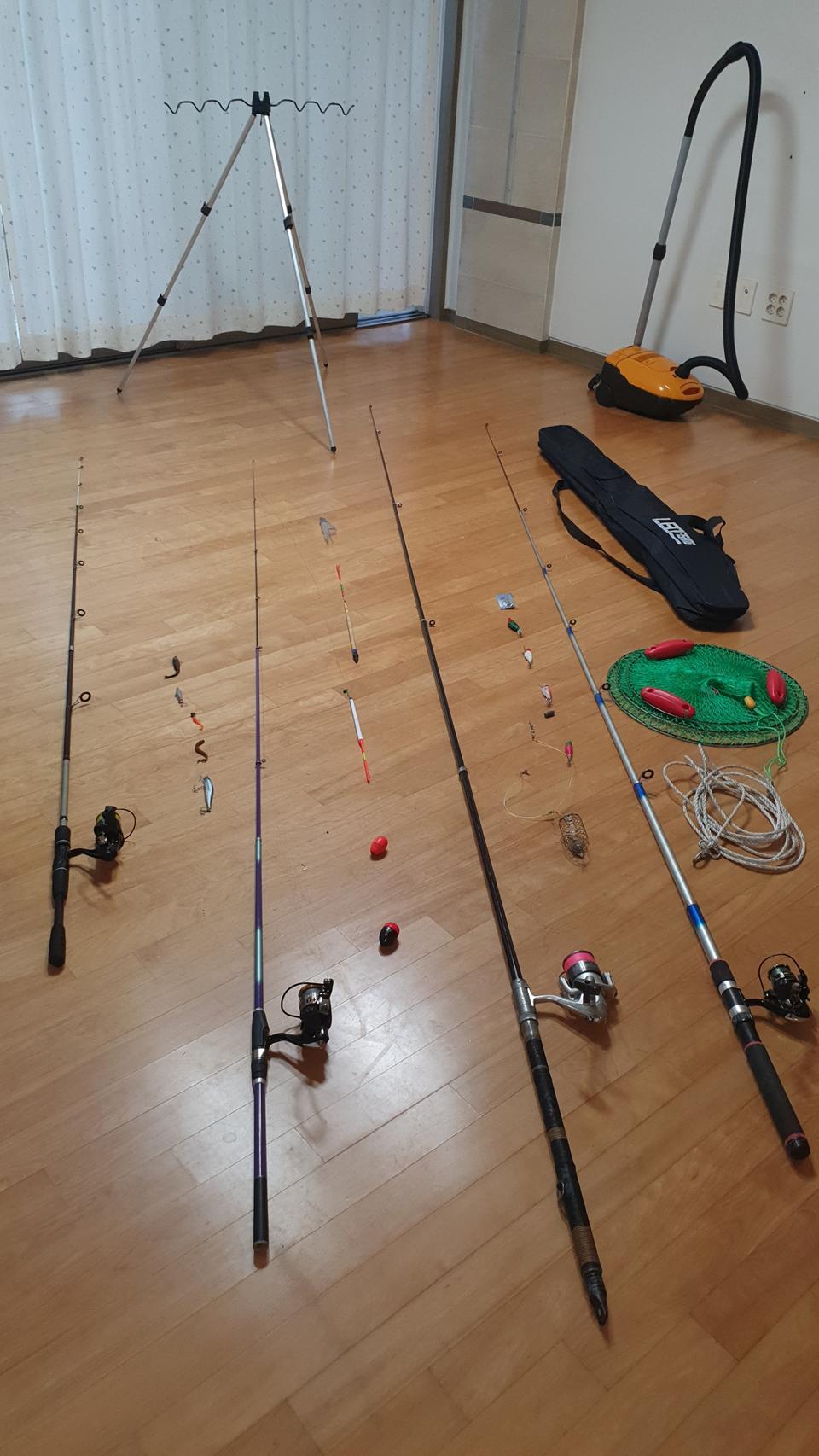 찌낚시대.낚시릴.원투낚시대.루어낚시대.루어.전자구멍찌.막대찌.삼각대.살리