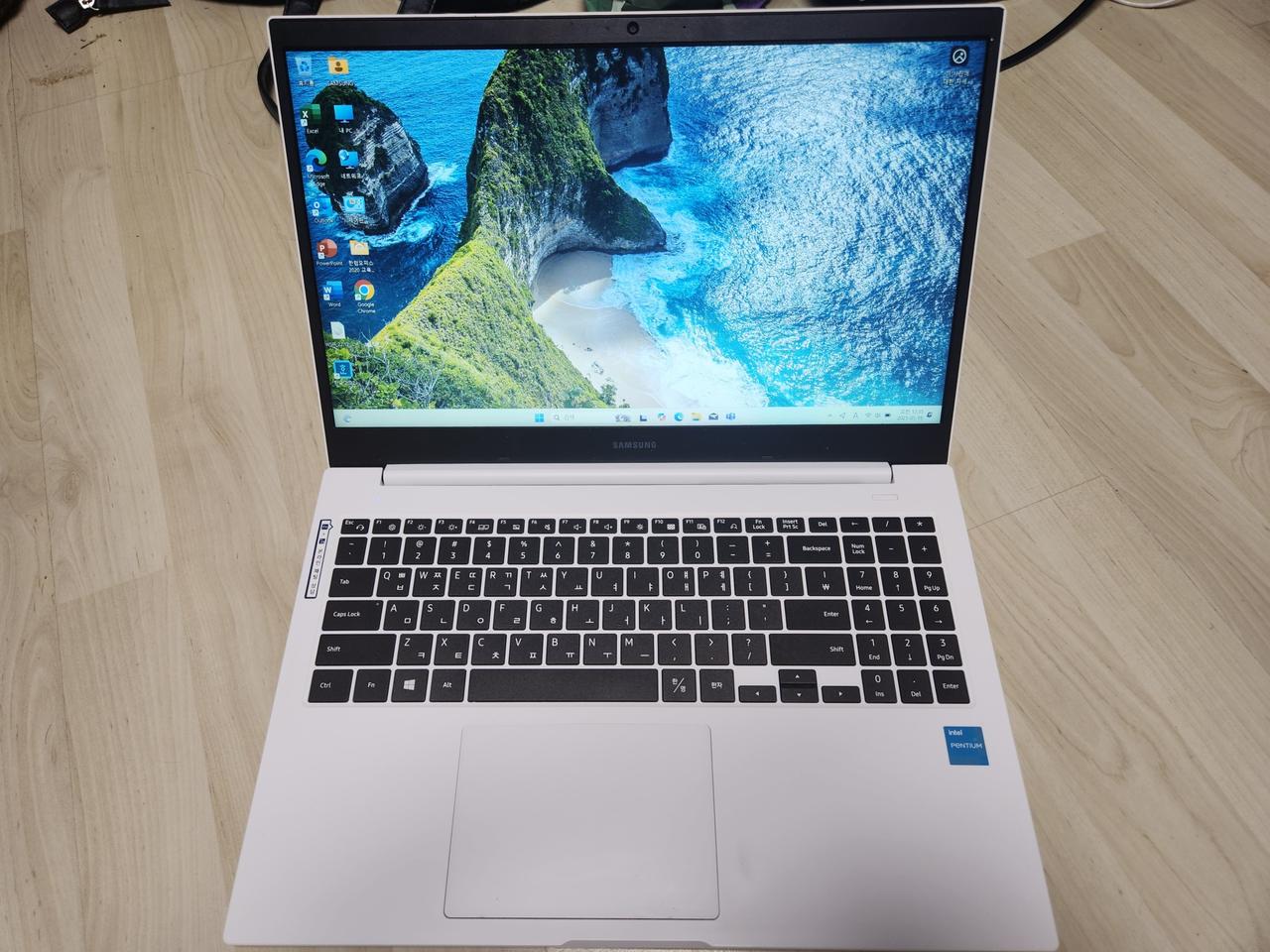 삼성플러스2 NT550XDA 팬티엄골드 노트북팝니다