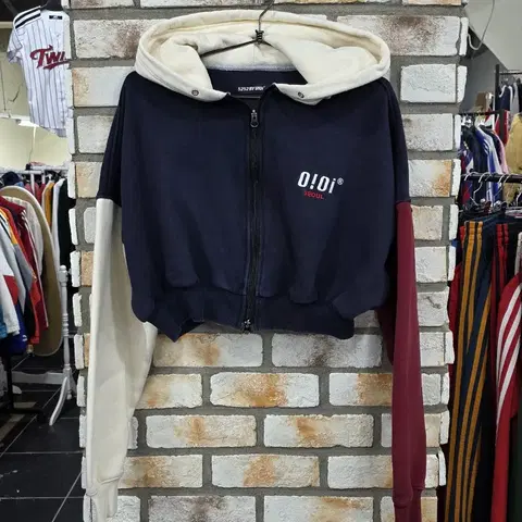 116. 오아이오아이 커스텀 크롭 후드집업