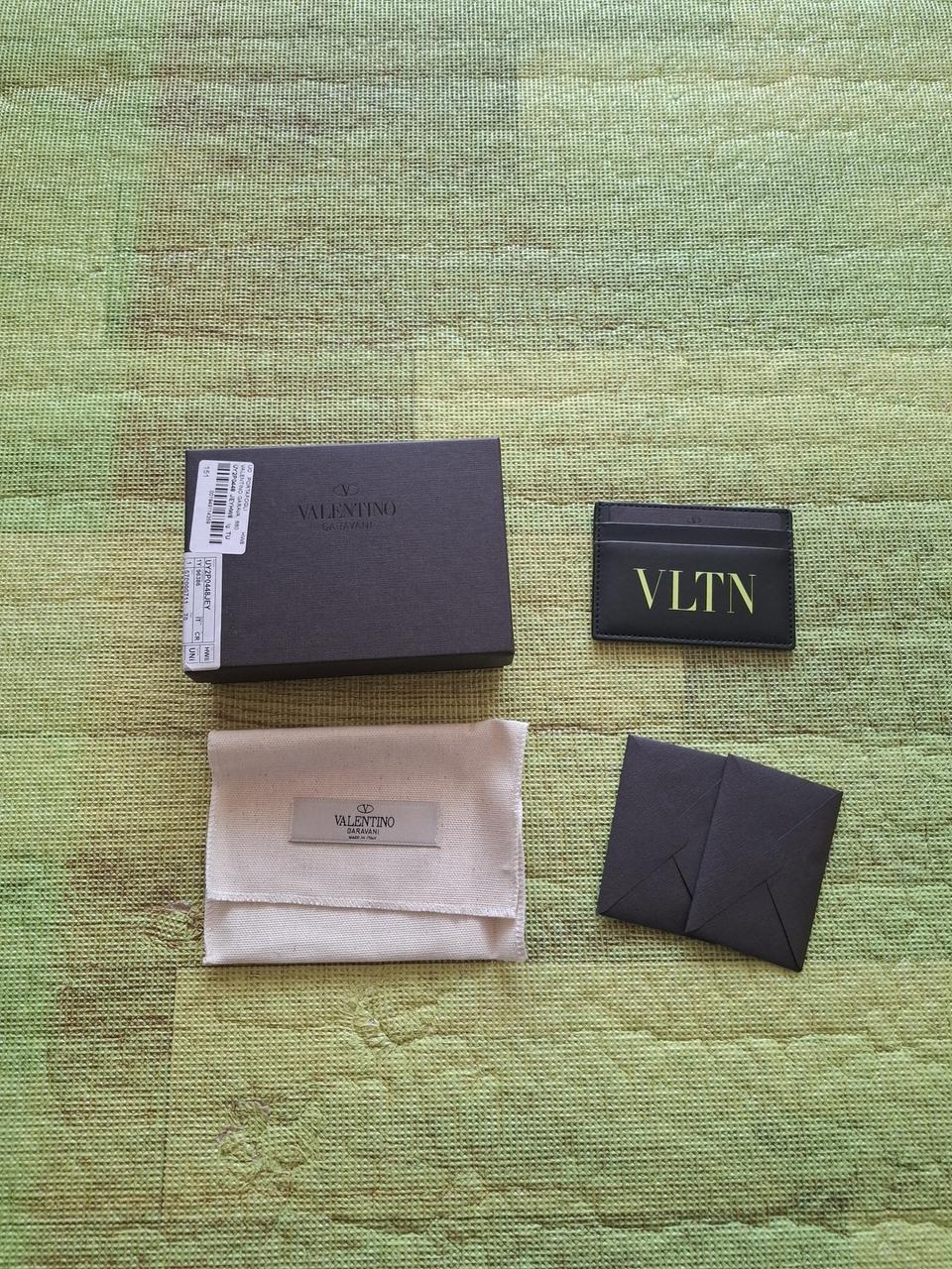 발렌티노 형광로고 카드지갑