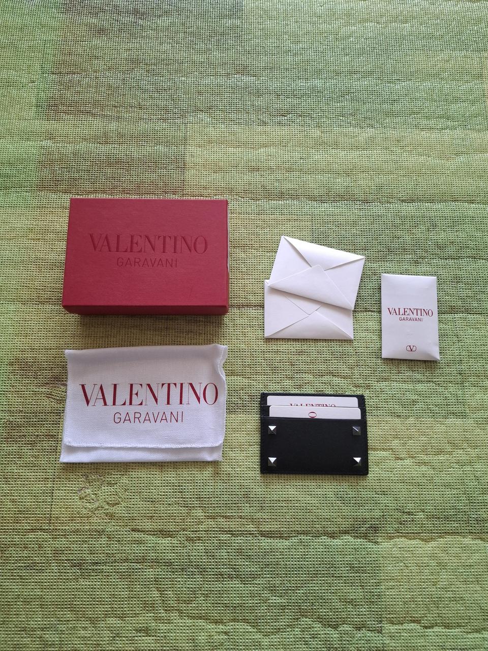발렌티노 락스터드 카드지갑