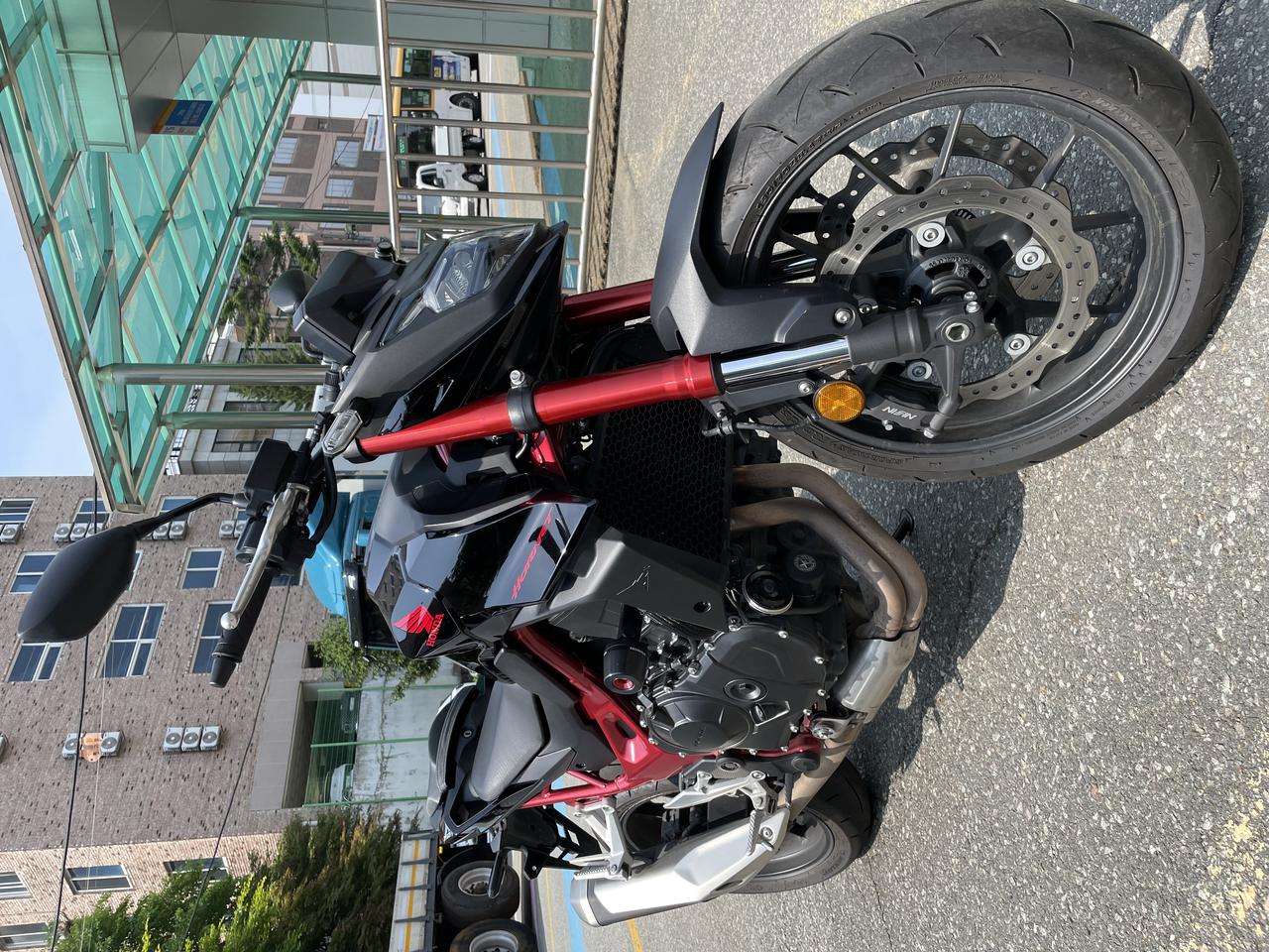 혼다 호넷750 (CB750) 23년식 악세서리 다수 차량 판매합니다.