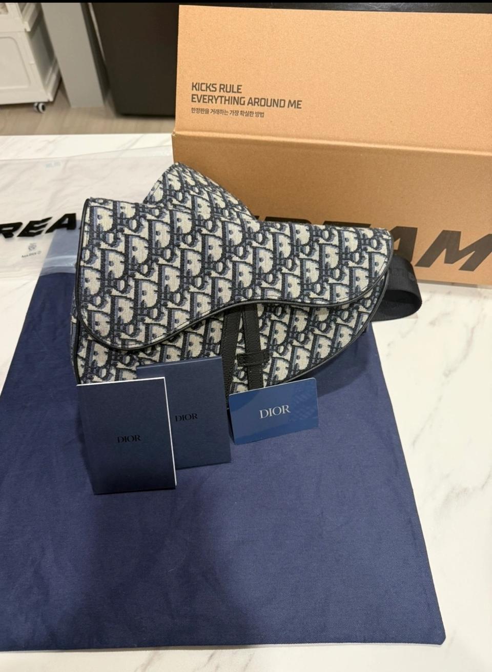 정품 새상품 디올 오블리크 새들백 싸게 급처분!!