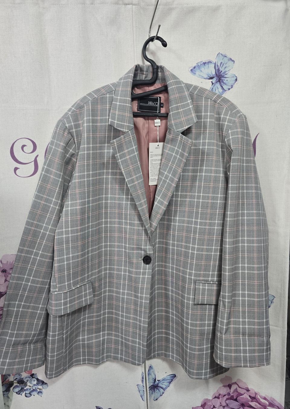 리리앤코 체크자켓 텍달린새제품