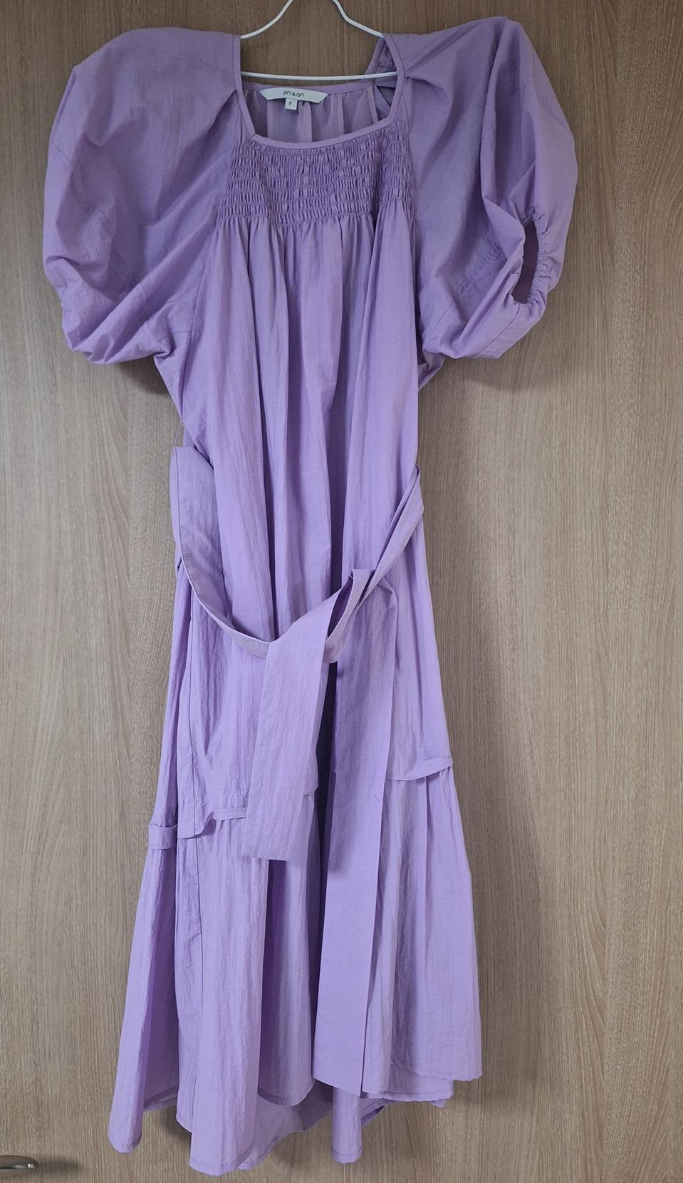 온앤온 스퀘어넥 볼륨소매 원피스