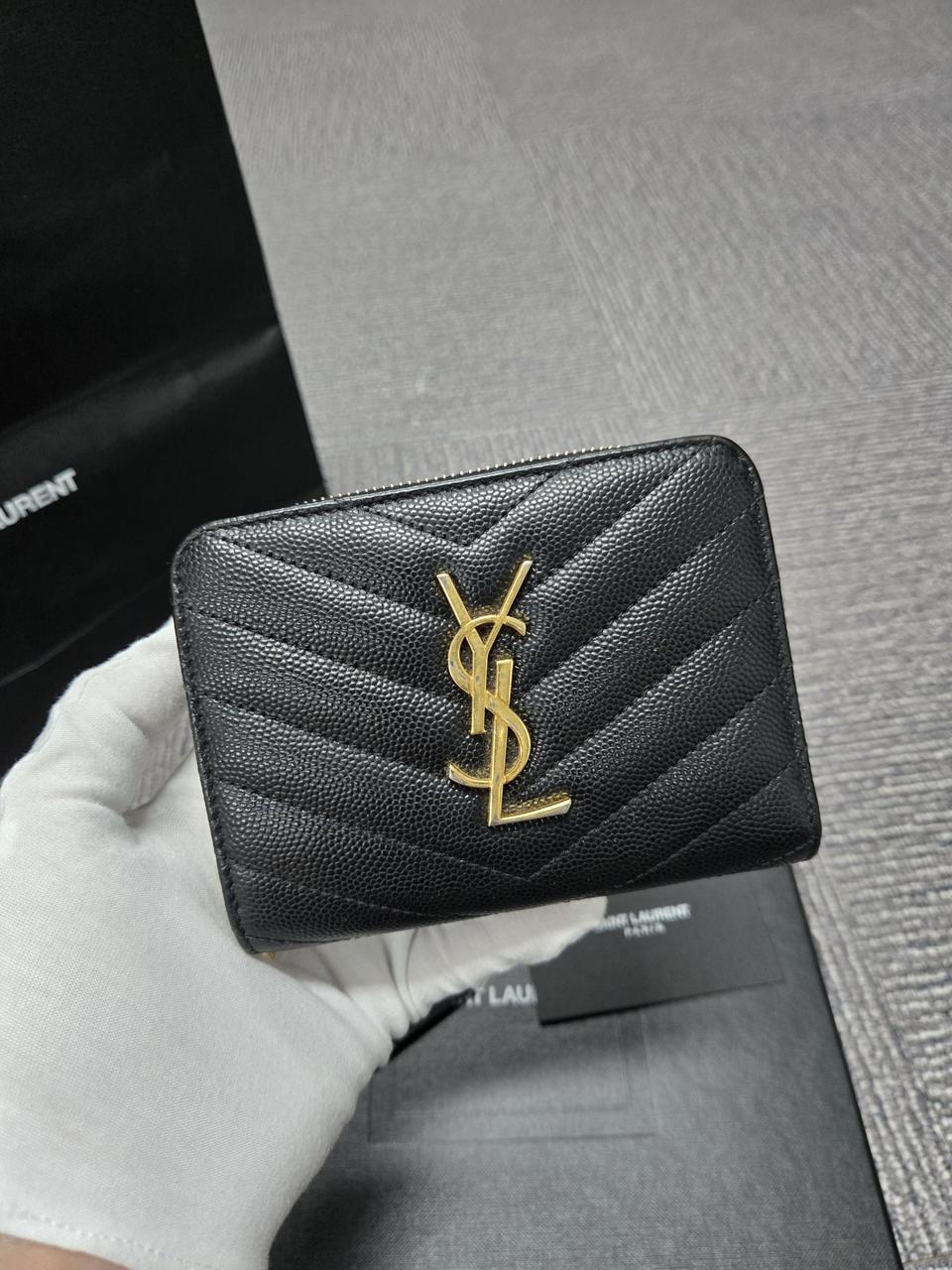 [정품]입생로랑 지퍼어라운드 반지갑