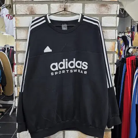 126. 아디다스 맨투맨