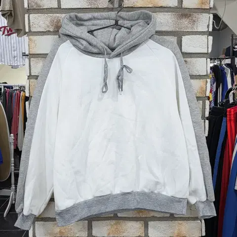 138. 화이트 후드티