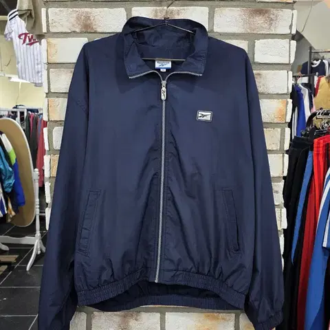 131. 리복 바람막이