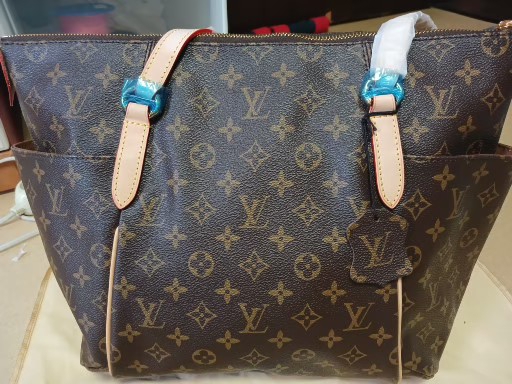 (미사용 새제품)[루이비통] 모노그램 토탈리 MM 숄더백