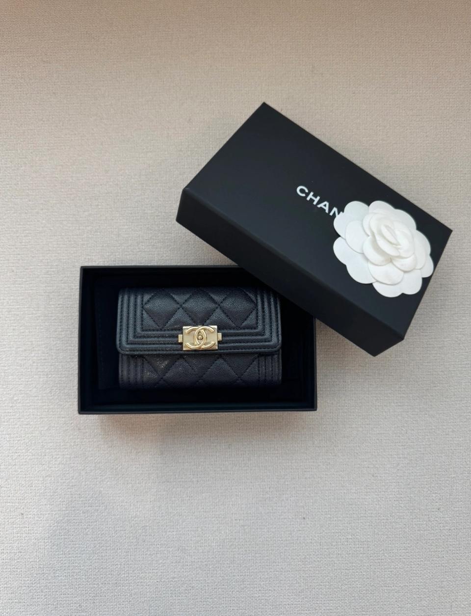 샤넬보이카드지갑