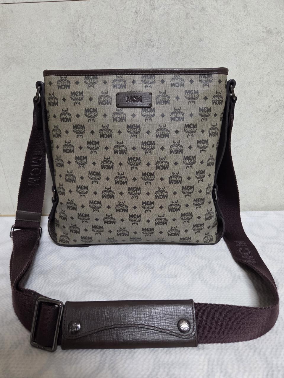 MCM 비세토스 메신저백