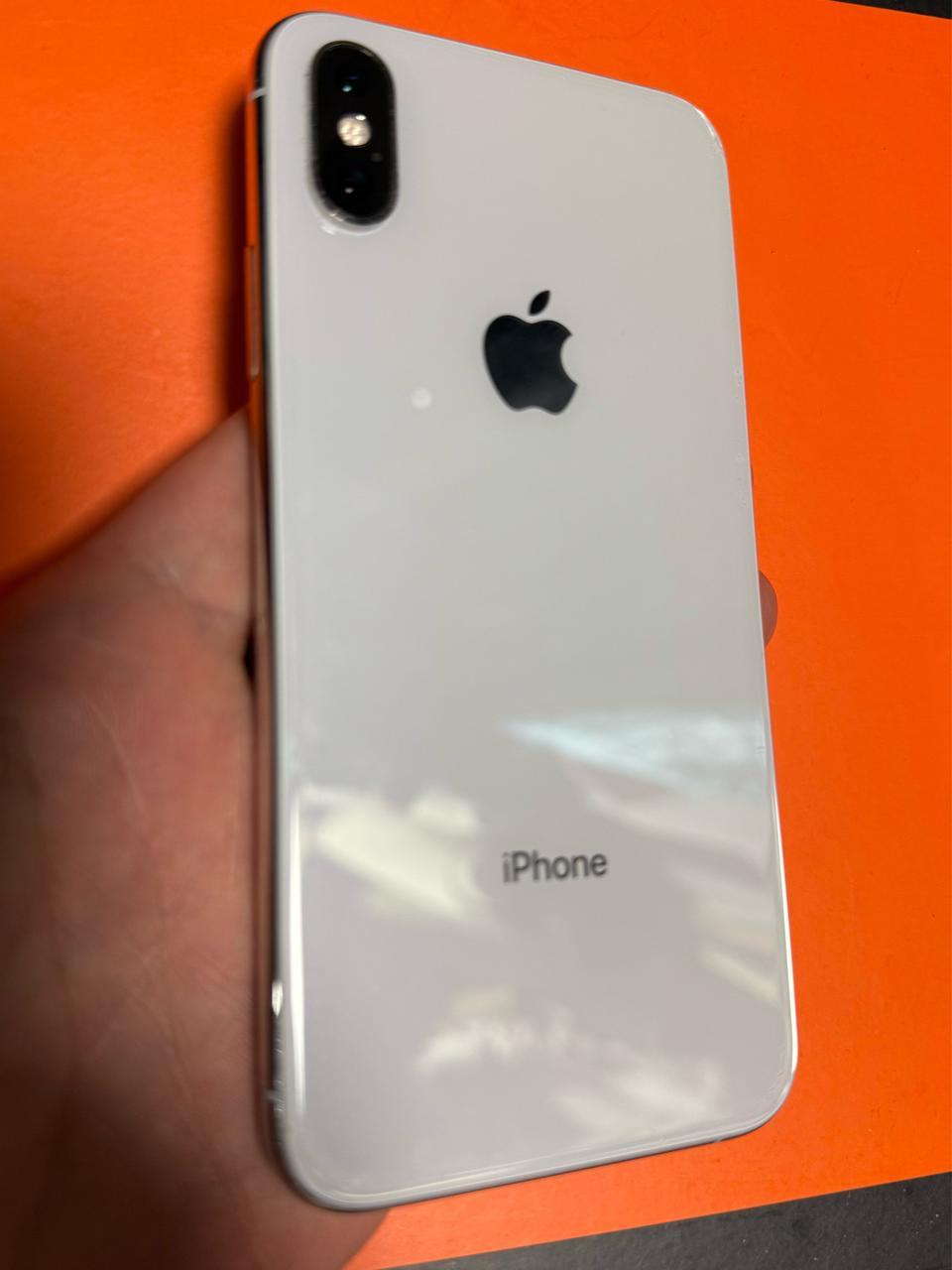 아이폰xs 실버 팝니다.