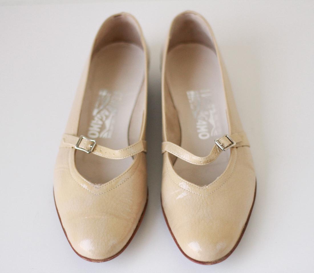페라가모 정품 베이지 오드리 가죽 플렛 슈즈