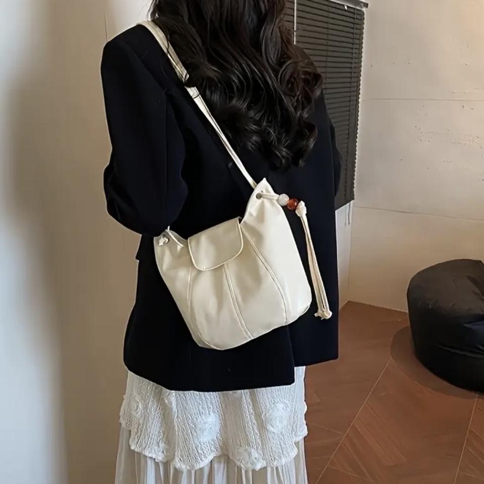 (새상품)아이보리 가죽 크로스백 버킷백