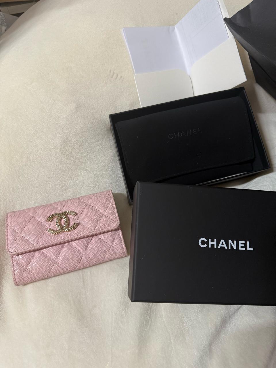 샤넬 신상 핑크 캐비어 카드지갑 똑딱이 AP4254 씰만떼어진새상품팜