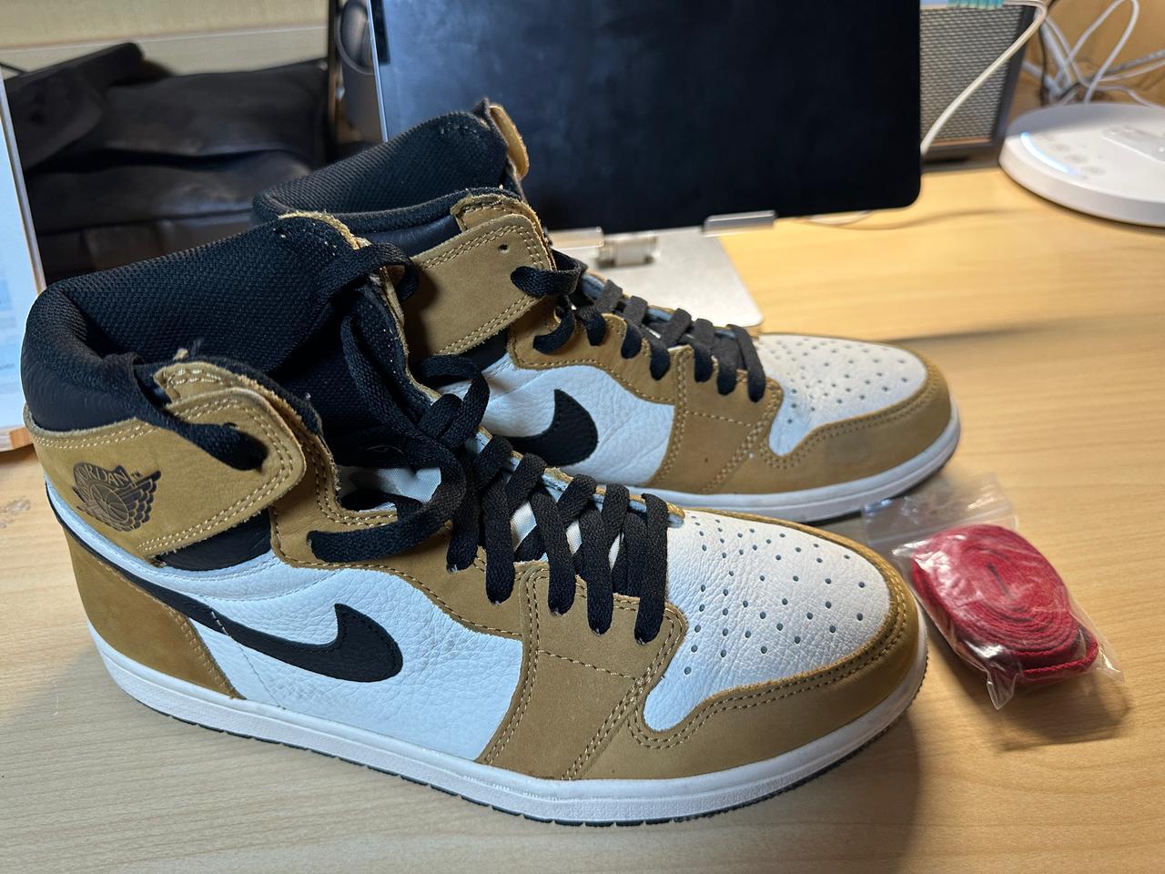 조던 1 하이 루키 오브 더 이어 나이키 285