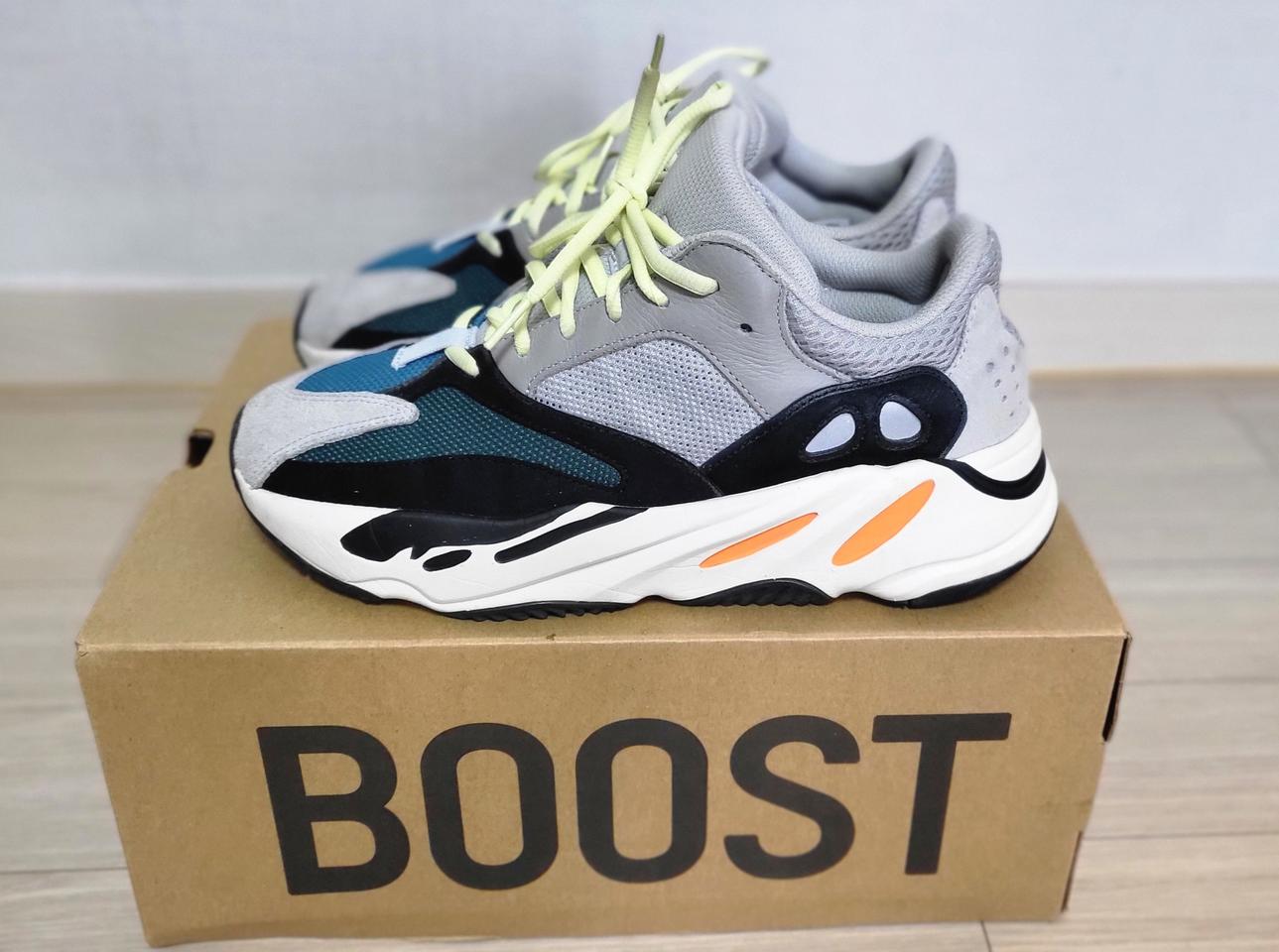 [아디다스] 이지부스트 700