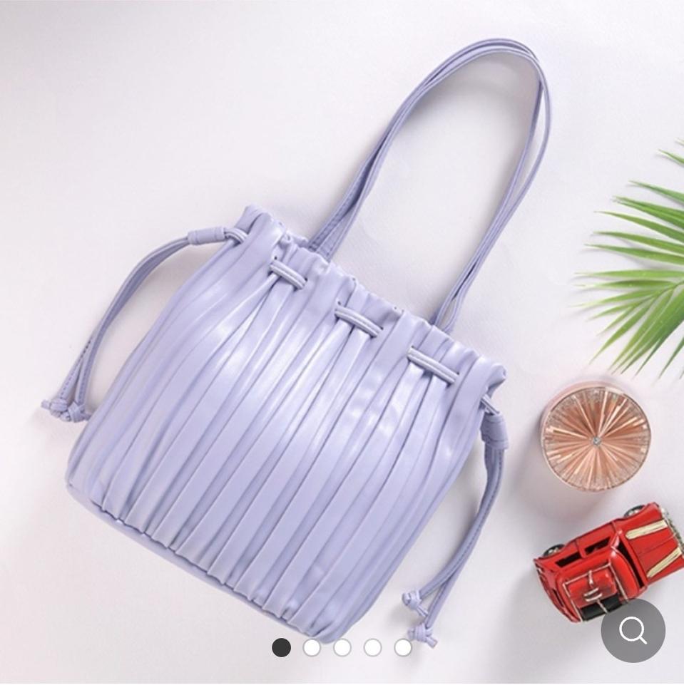 보라색 주름백 가방