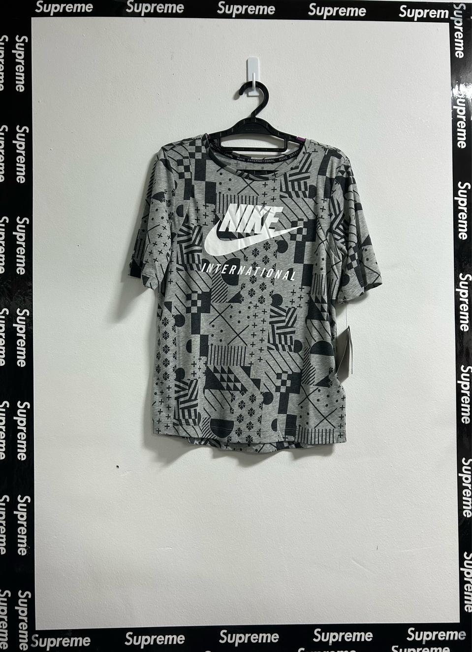 <새상품> 나이키 Nike 인터내셔널 반팔티 여성 S