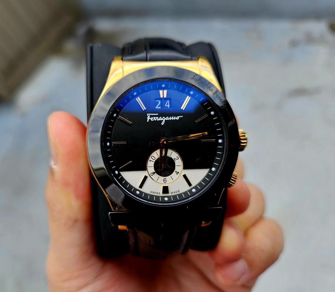 페레가모 1898 가죽시계 팝니다