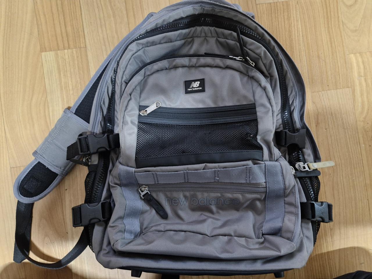 NEWBALANCE 뉴밸런스 가방 백팩 (회색+검정색)