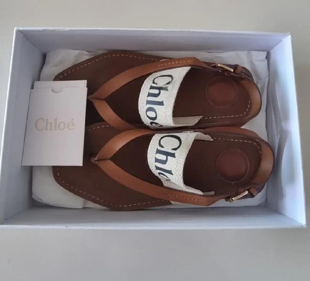 끌로에 브라운 레더 쪼리 샌들