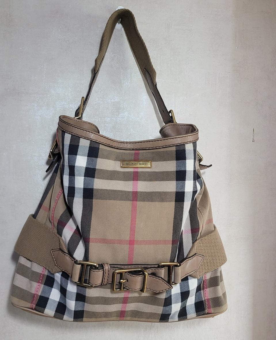 버버리 정품 체크 원단과 가죽 숄더백/갈색 가죽