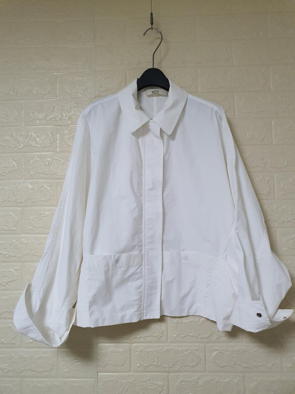 아떼바네사부르노 심플 화이트 루즈핏 자켓 사이즈 36