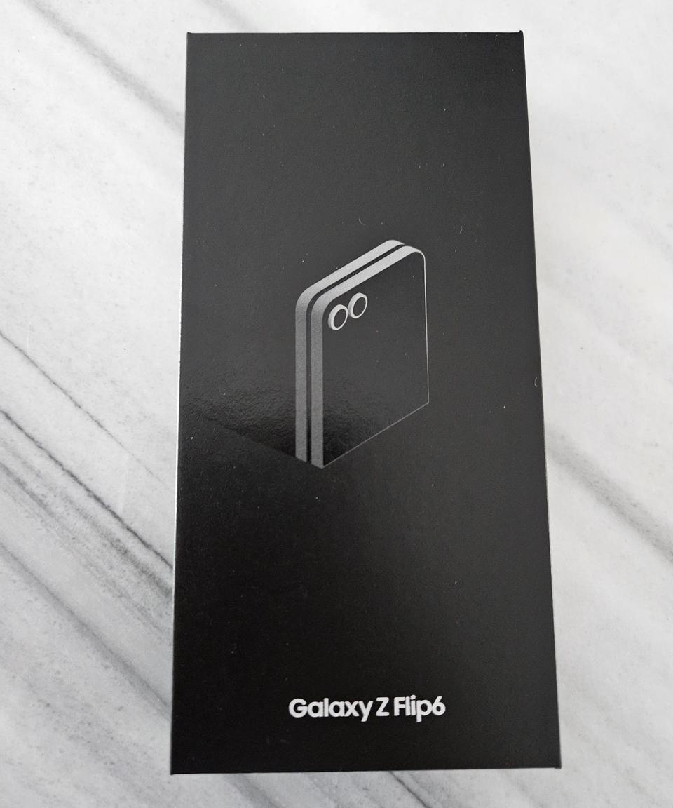 갤럭시Z 플립6 자급제 256GB 미개봉 새제품 팝니다.