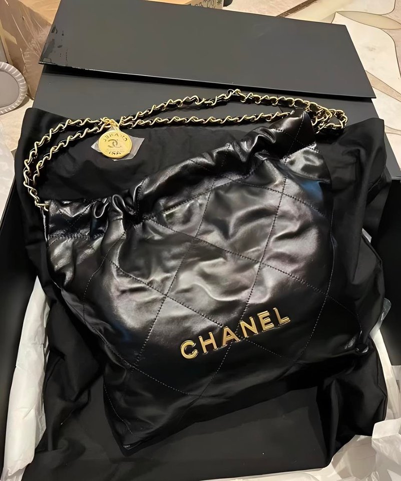 새상품 CHANEL 22백 미디움