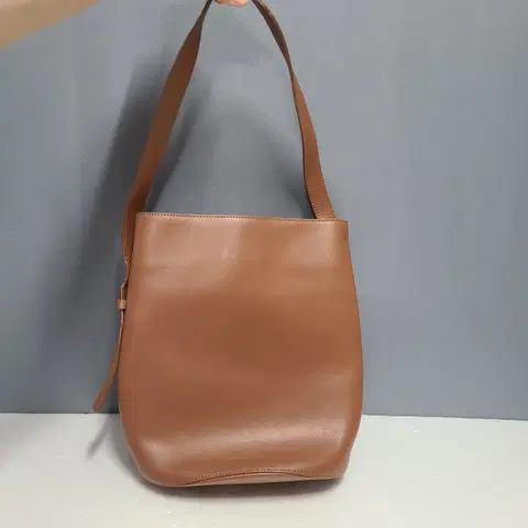 로서울 가죽 숄더백 ㅡ0527