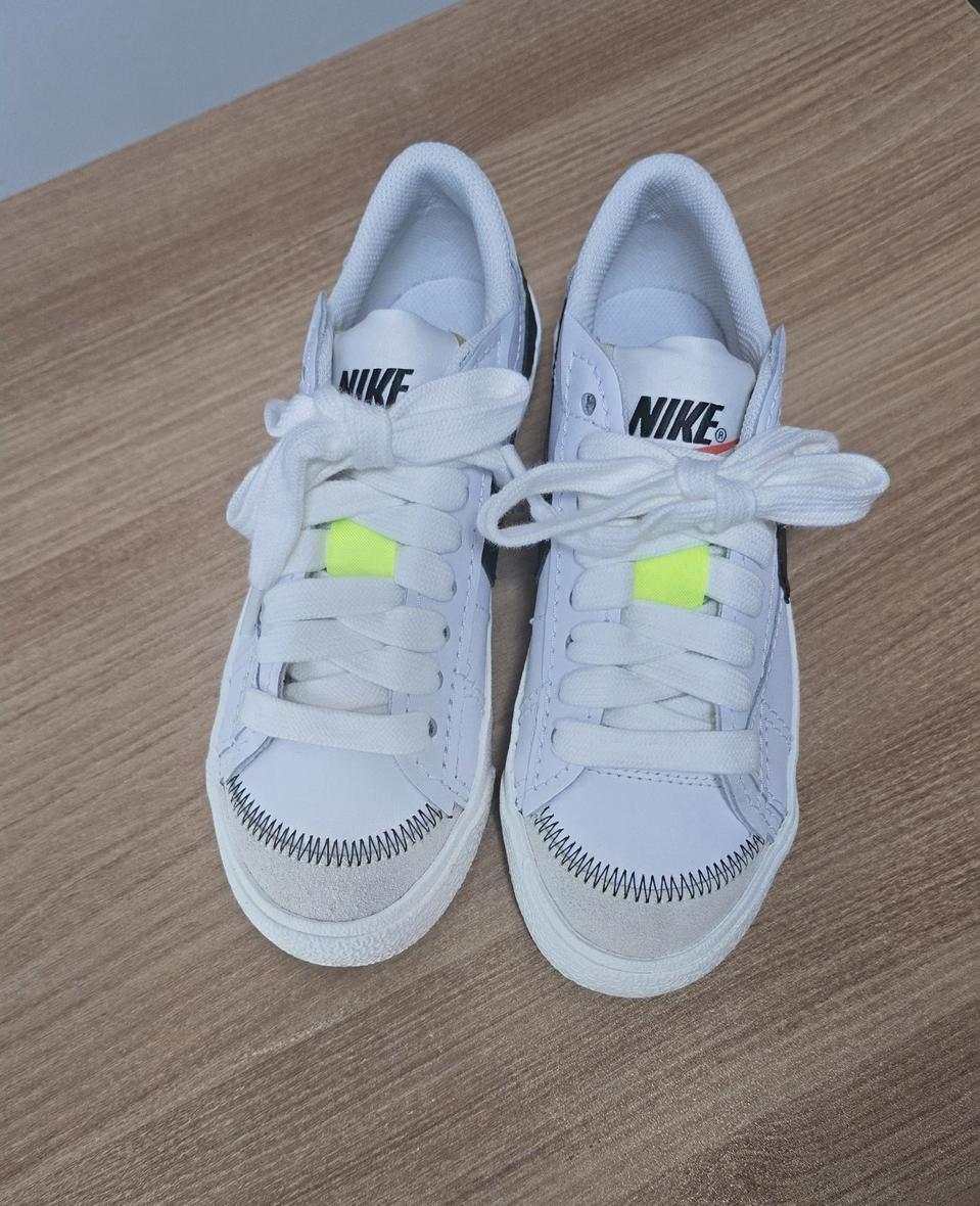 [정품] 나이키 블레이저 로우 스니커즈  / 230