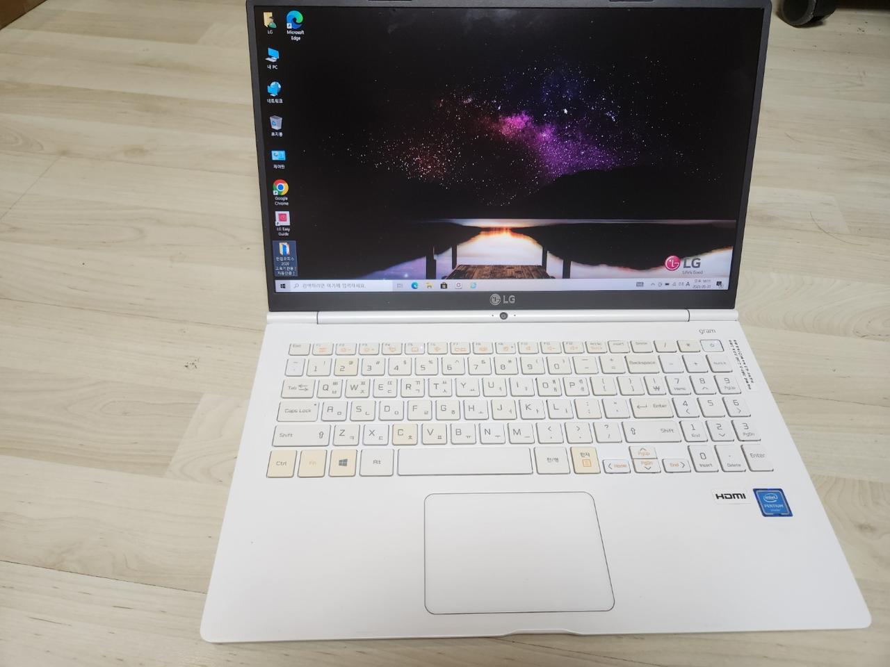 LG그램 15Z960 팬티엄노트북팝니다