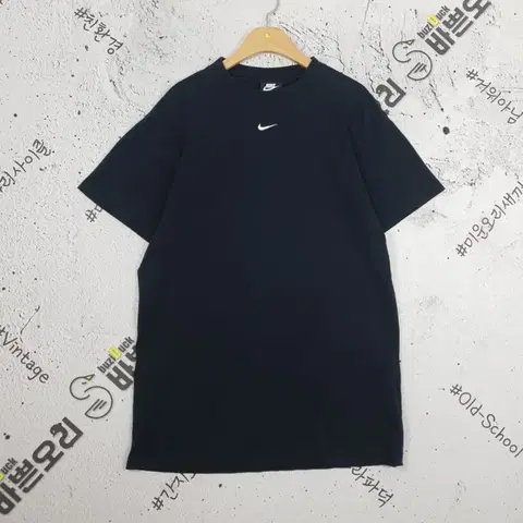 나이키 NIKE 화이트 스우시 반팔 티 블랙 M 1000380