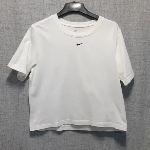 나이키 여성 스우시 루즈핏 반팔티 L