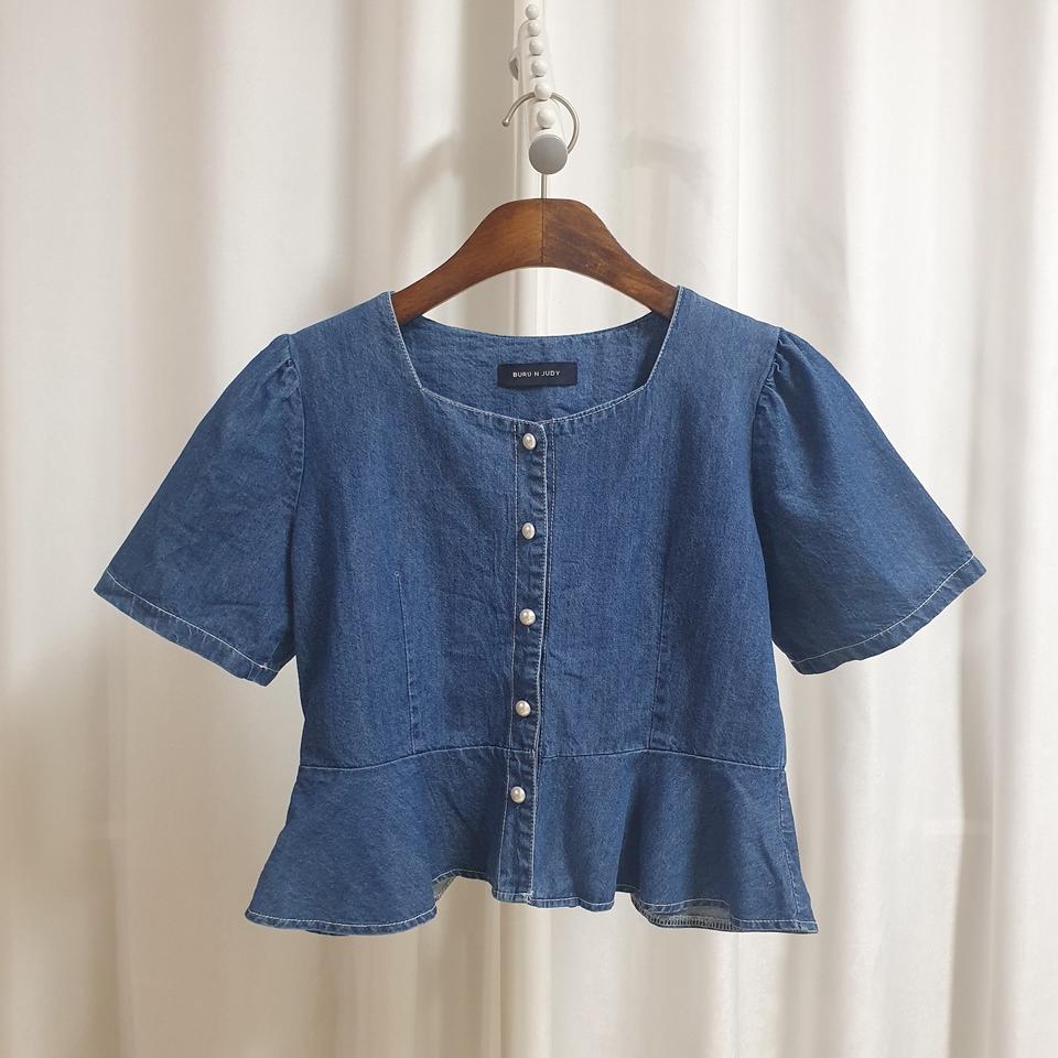 데님 진주 프릴 크롭 블라우스