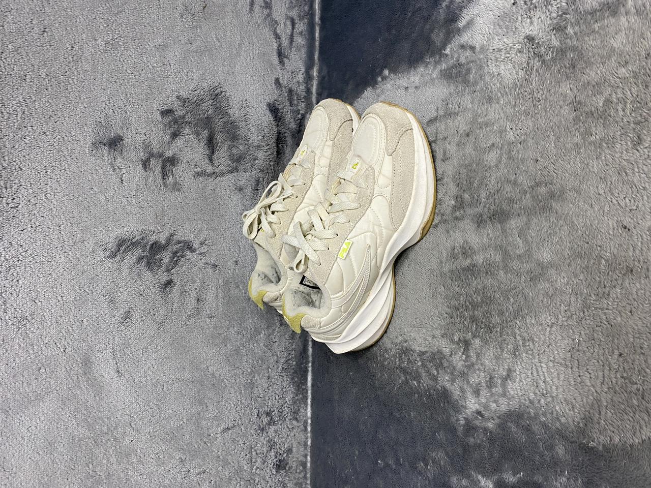 휠라 운동화 240