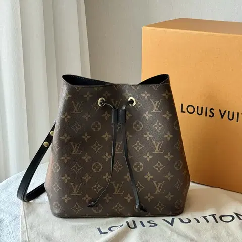 루이비통 네오 노에 mm 모노그램 블랙