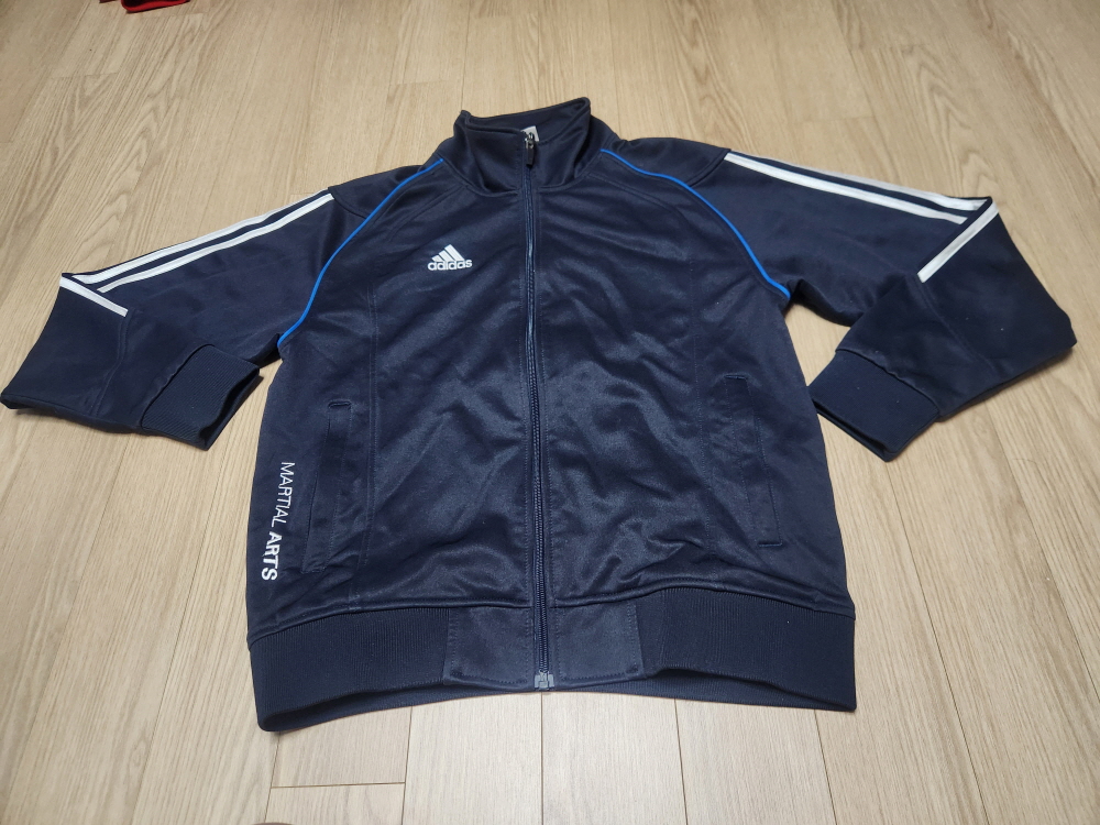 ​아디다스 춘추용 트레이닝복 자켓 사이즈 90~ 슬림 95 판매합니다.
