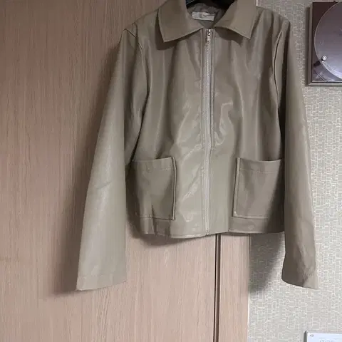 새상품 베이지색상 가죽자켓 마른 77까지