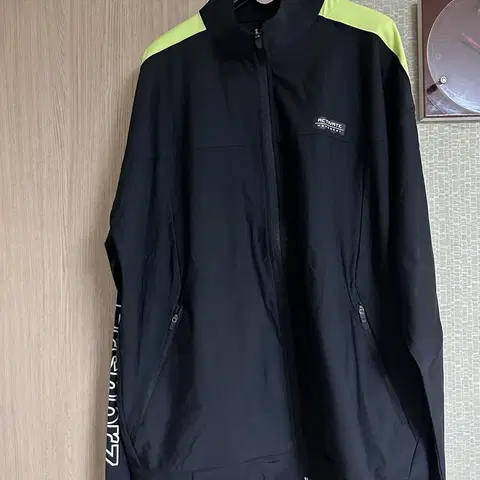 새상품 체이스컬트 트랙탑 105