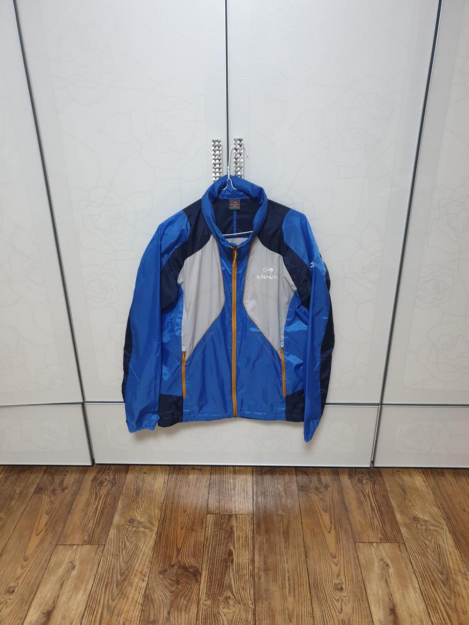 아이더경량바람막이 남100 새것입니다