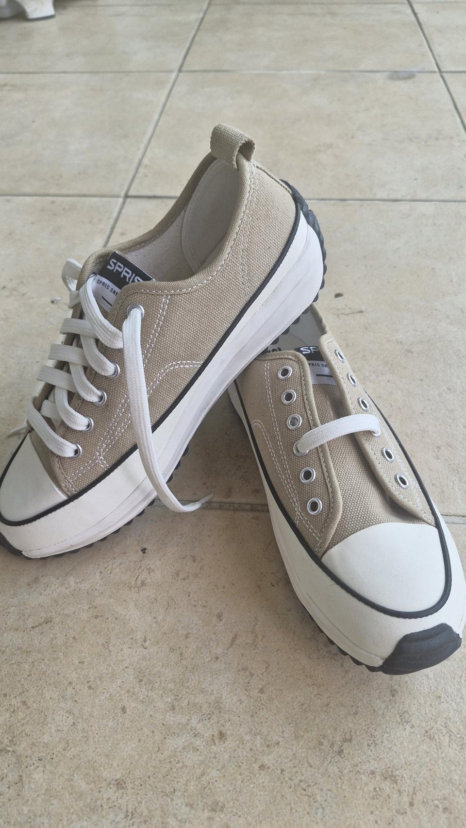 새상품  스프리스 스니커즈